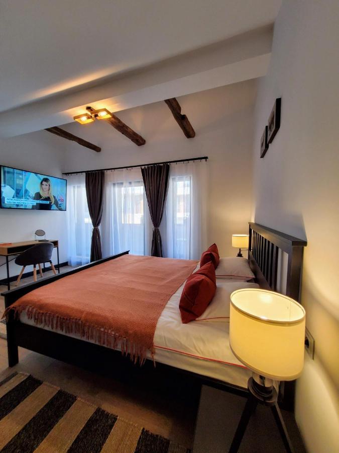 Casa Larisa Antonia Apartments シナヤ エクステリア 写真